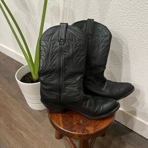 Women’s size 8.5 Durango black leather cowboy boots